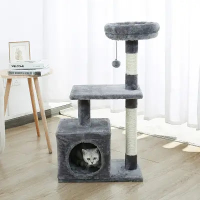 chat-se-cache-arbre-à-chat