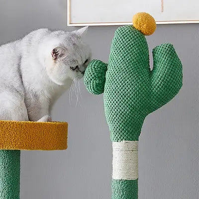 chat-decouvre-son-arbre-à-chat