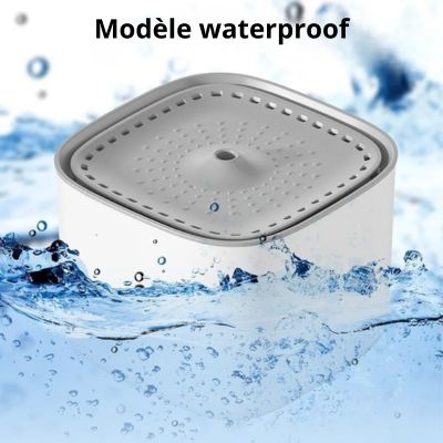 Fontaine à eau pour chat PIVOINE blanche en fonctionnement, offrant une eau fraîche et filtrée pour le bien-être du félin.